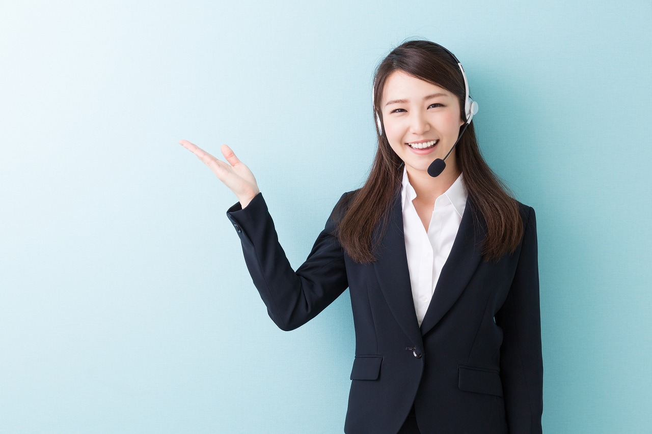 インカム女性案内ハーフアップ